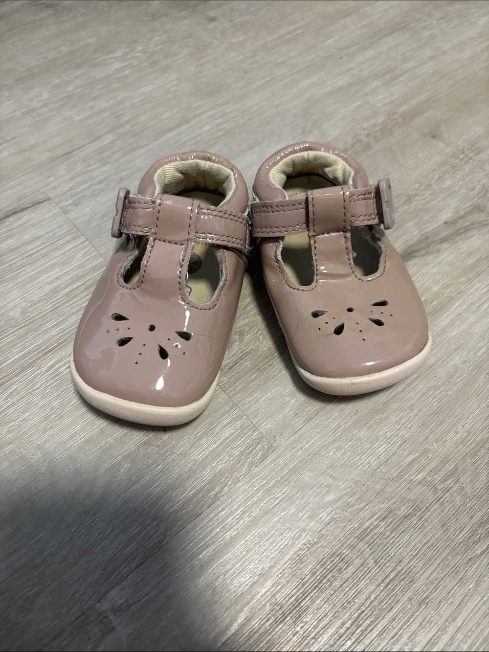 Clarks Glossy T‑Bar Baby Shoes in Mauve
